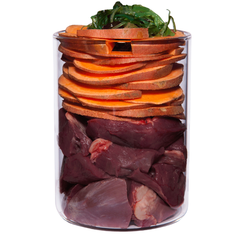 Wasserbüffel mit Süßkartoffel