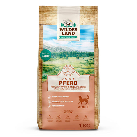 Pferd mit Kartoffeln und Wildkräutern